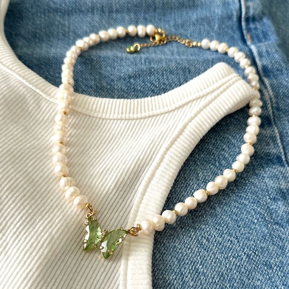 Jewelry - Pearl necklace